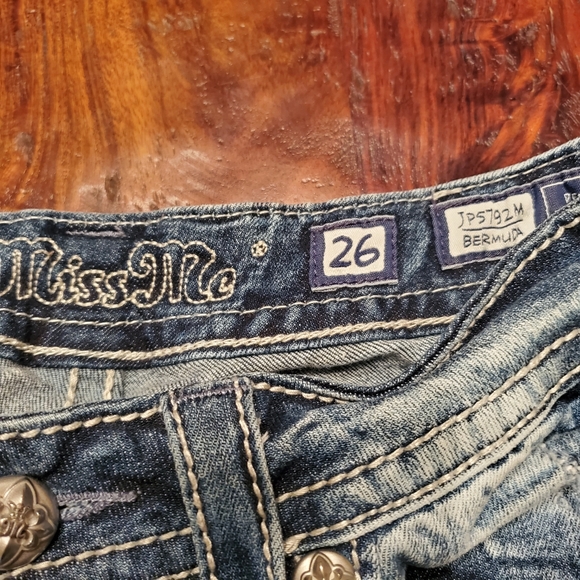 Miss Me Bermuda Shorts - Picture 3 of 5